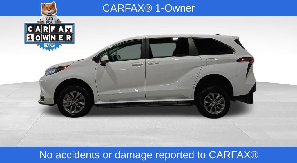 Used 2024 Toyota Sienna LE Minivan/Van