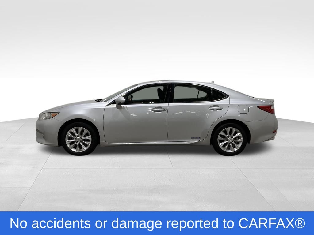 2013 Lexus ES 300h photo 2