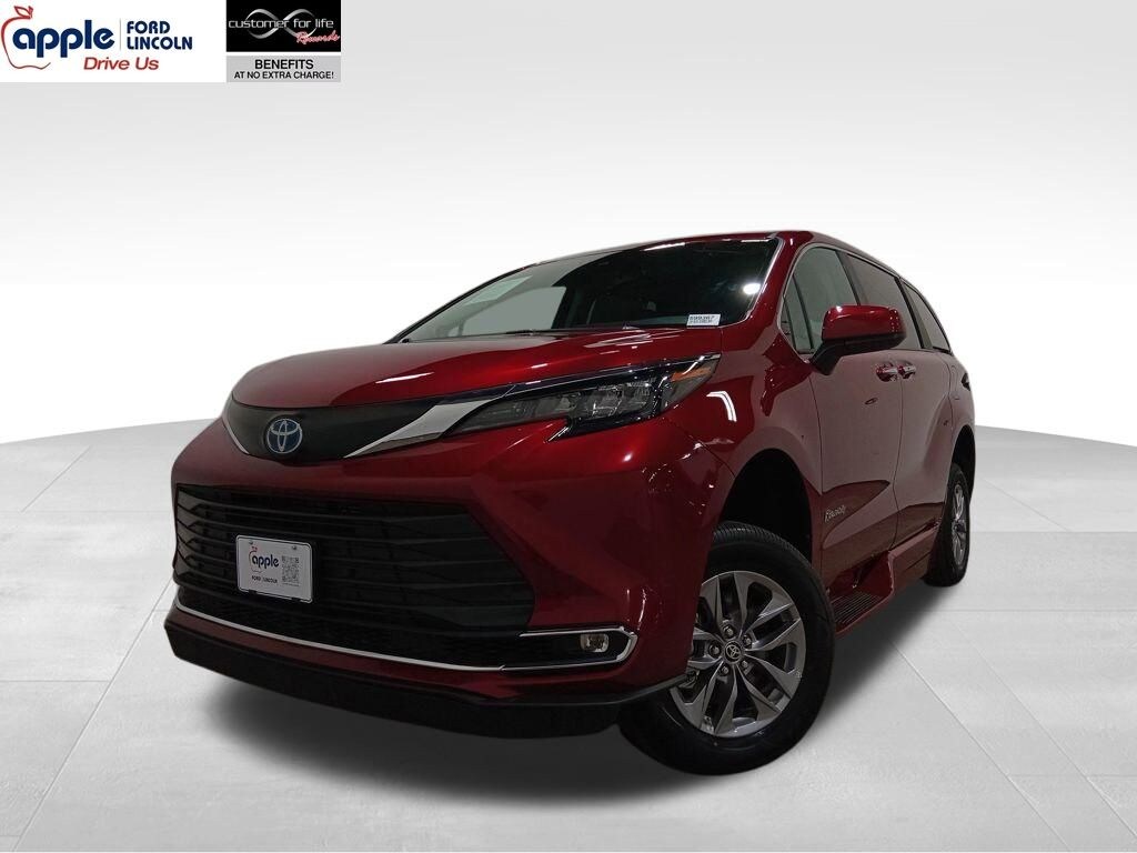 Used 2024 Toyota Sienna XLE Minivan/Van