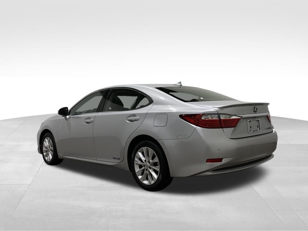 2013 Lexus ES 300h photo 3