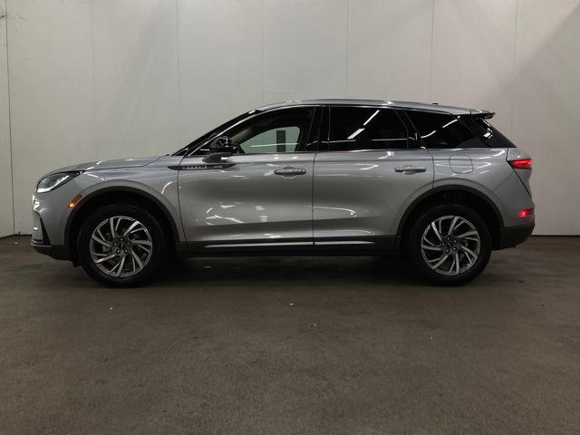 2023 Lincoln Corsair Standard photo 2