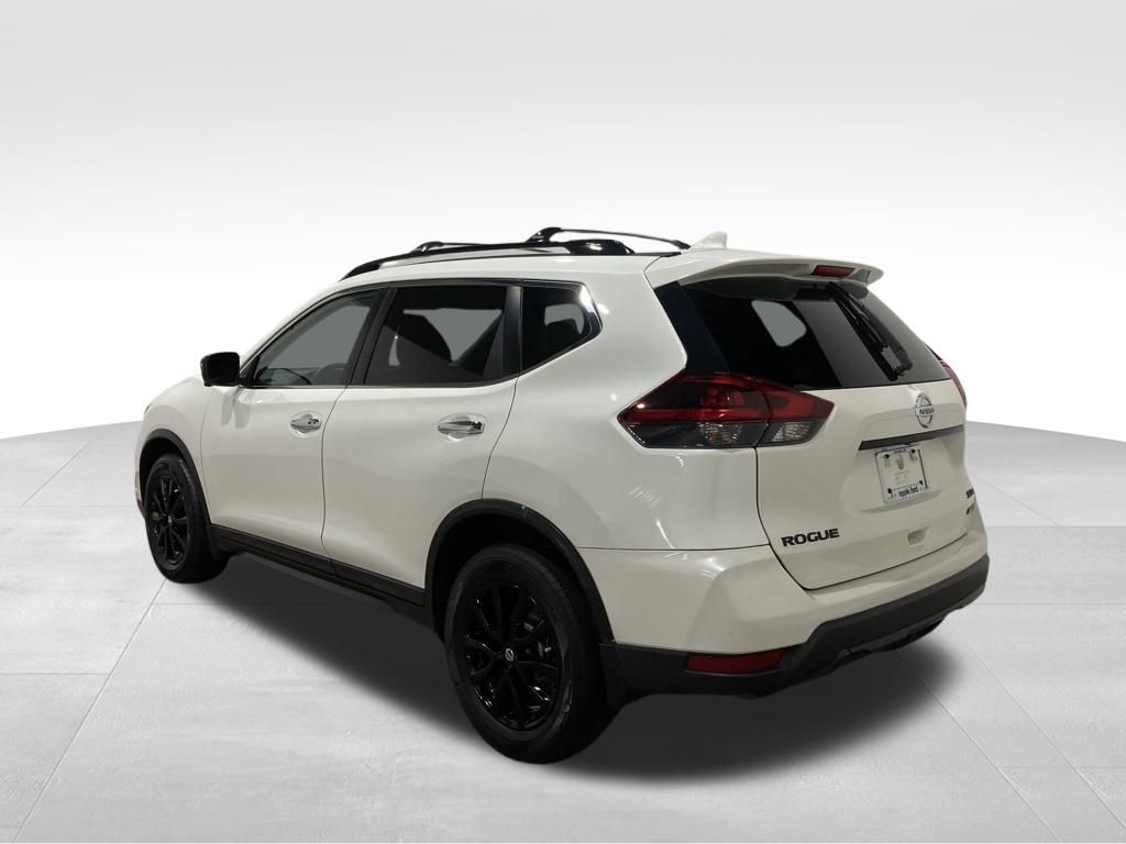 2018 Nissan Rogue SV photo 3