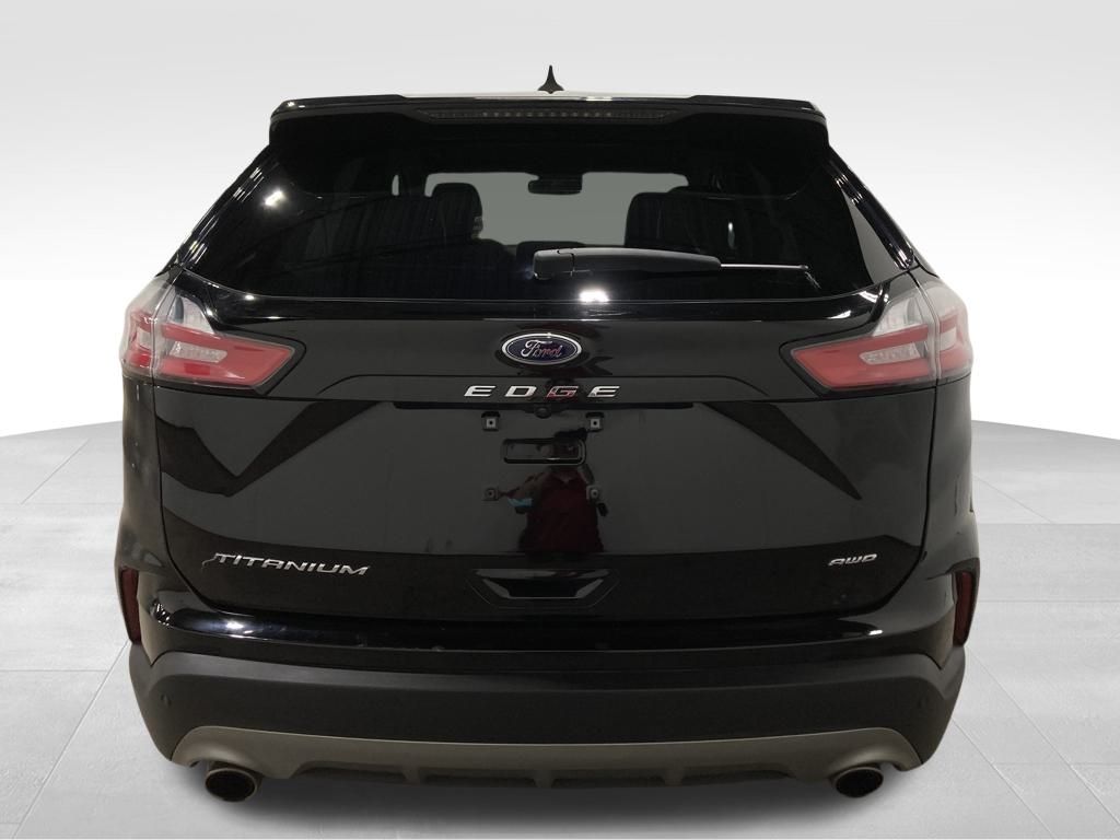 2023 Ford Edge Titanium photo 2