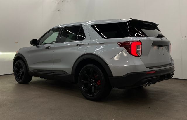 2022 Ford Explorer ST photo 2