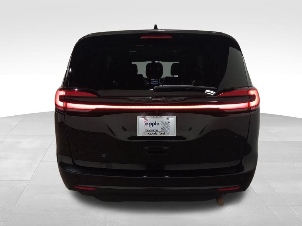 Used 2023 Chrysler Pacifica Touring L Minivan/Van