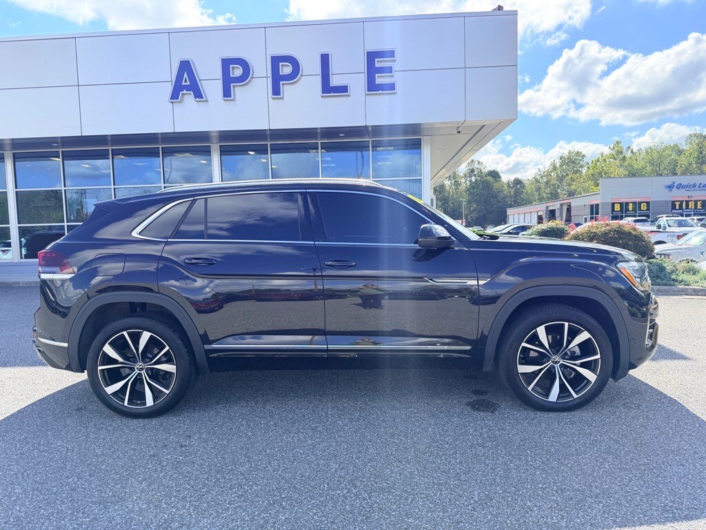 2025 Volkswagen Atlas Cross Sport SEL Premium R-Line photo 3