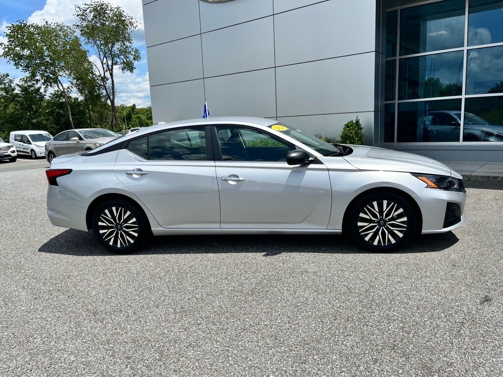 2024 Nissan Altima 2.5 SV photo 3