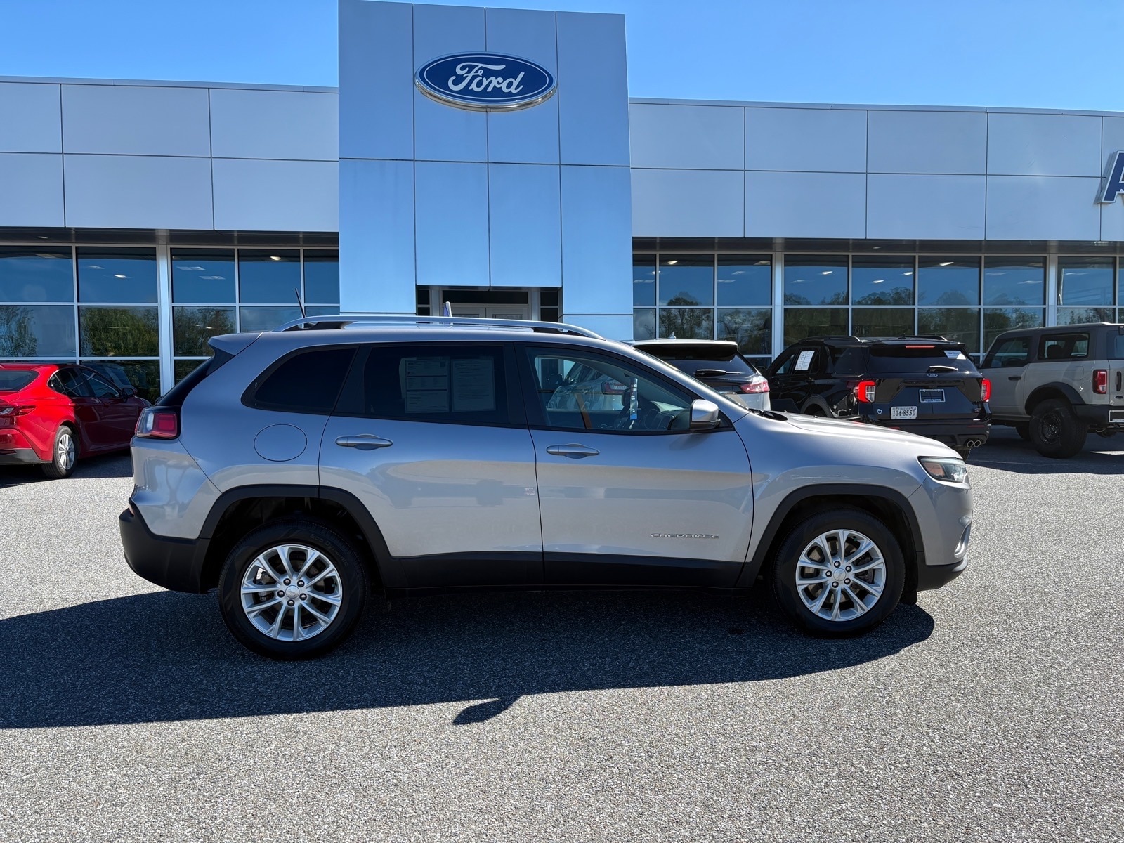 Certified 2021 Jeep Cherokee Latitude with VIN 1C4PJLCB9MD164906 for sale in Lynchburg, VA