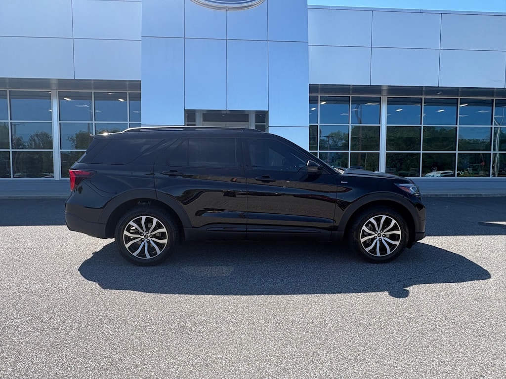 Certified 2025 Ford Explorer ST-Line SUV