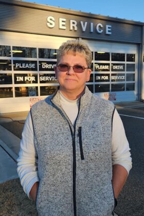 Staff member Jane Cruise from ID_8d1275