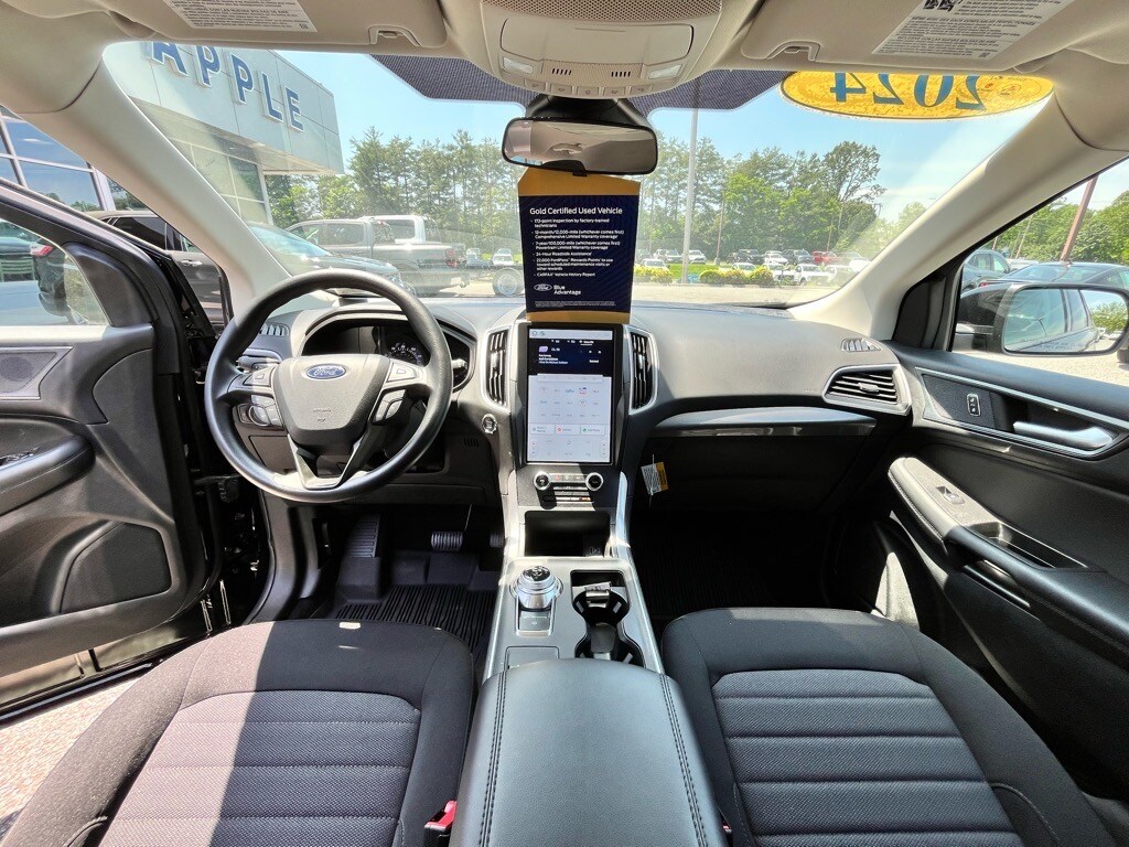 2024 Ford Edge SE photo 2