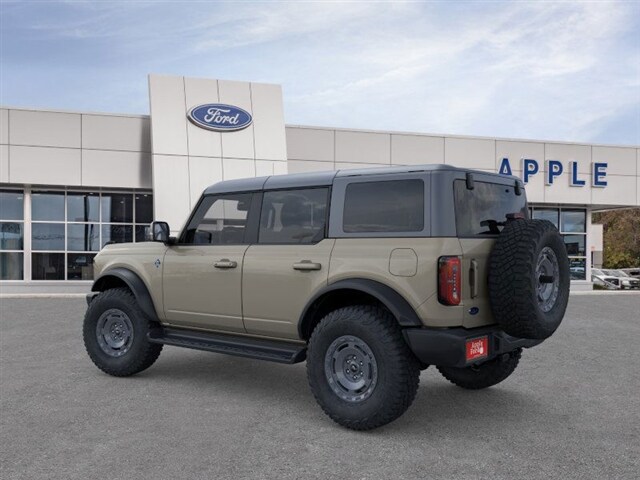 2025 Ford Bronco Outer Banks photo 4