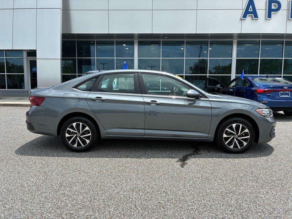 2024 Volkswagen Jetta 1.5T S photo 2