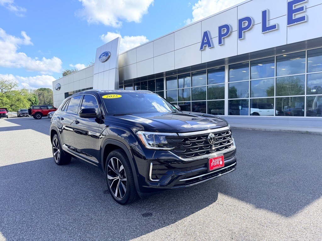 2025 Volkswagen Atlas Cross Sport SEL Premium R-Line photo 2