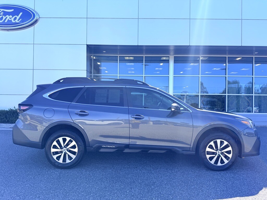 2021 Subaru Outback Premium photo 3