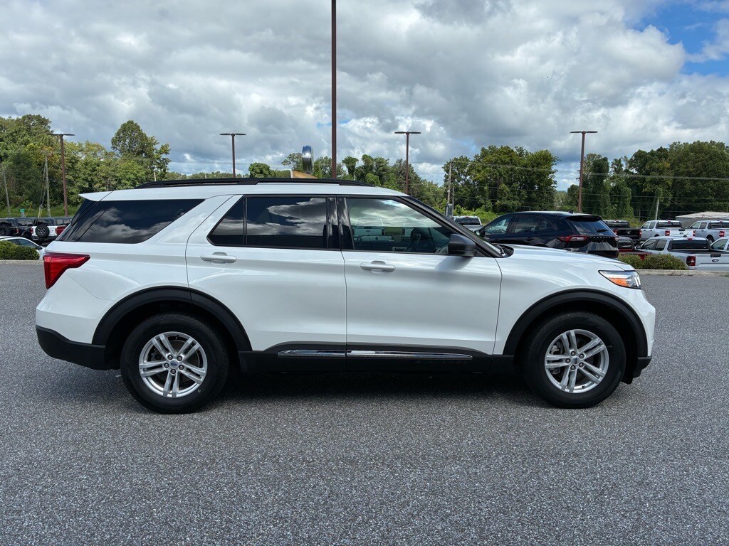 2024 Ford Explorer XLT photo 2