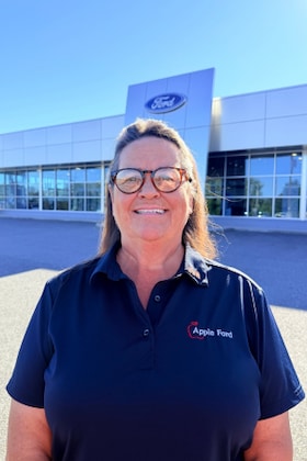 Staff member Jennifer Grove from ID_dde544