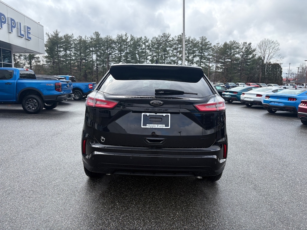 Used 2024 Ford Edge SE SUV