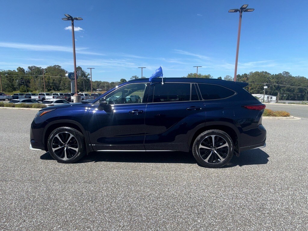 2022 Toyota Highlander XSE photo 3