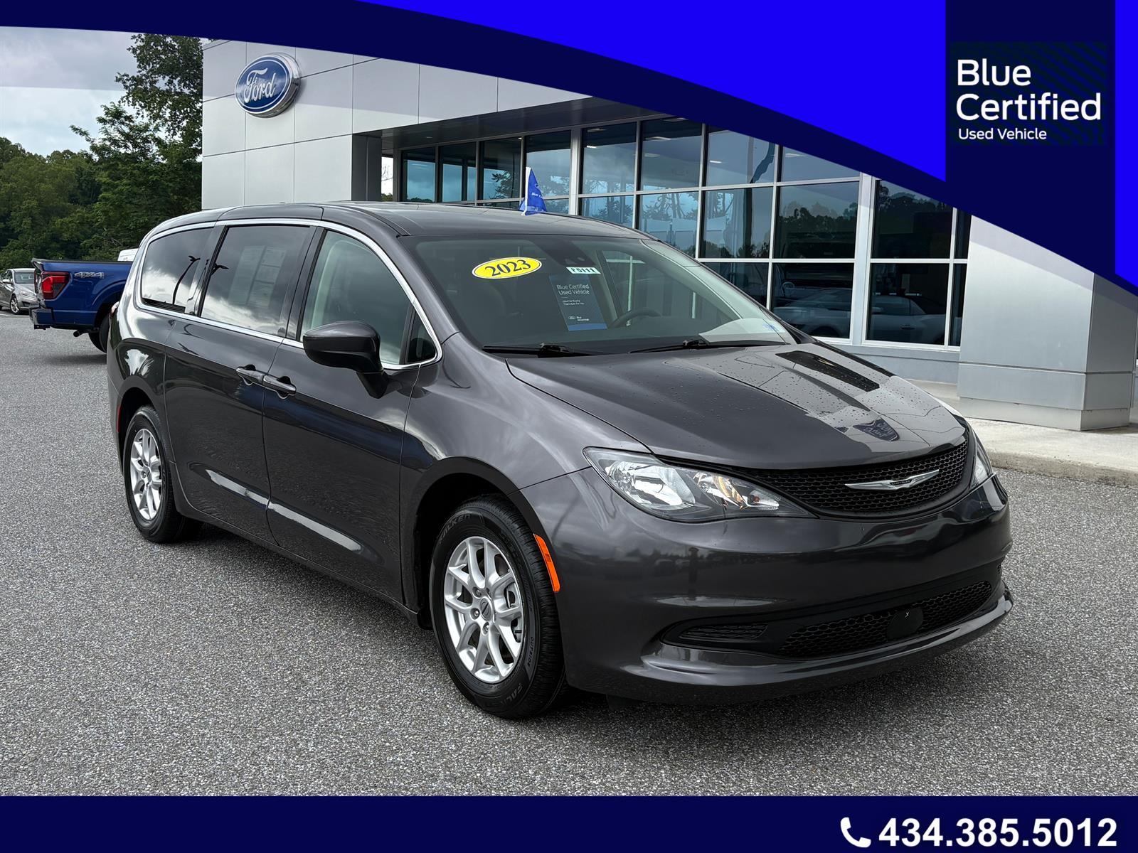 2023 Chrysler Voyager LX's photo