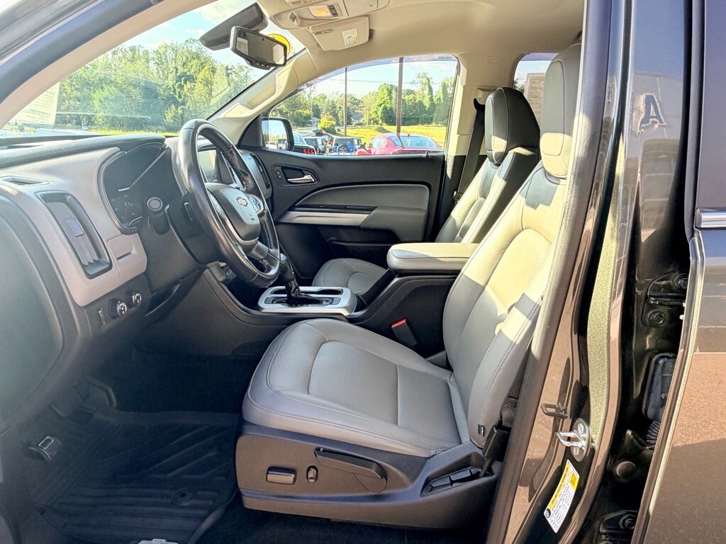 2018 Chevrolet Colorado LT photo 2