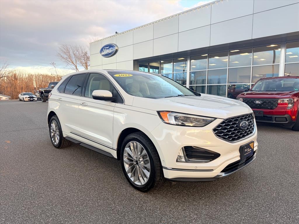 2022 Ford Edge Titanium's photo