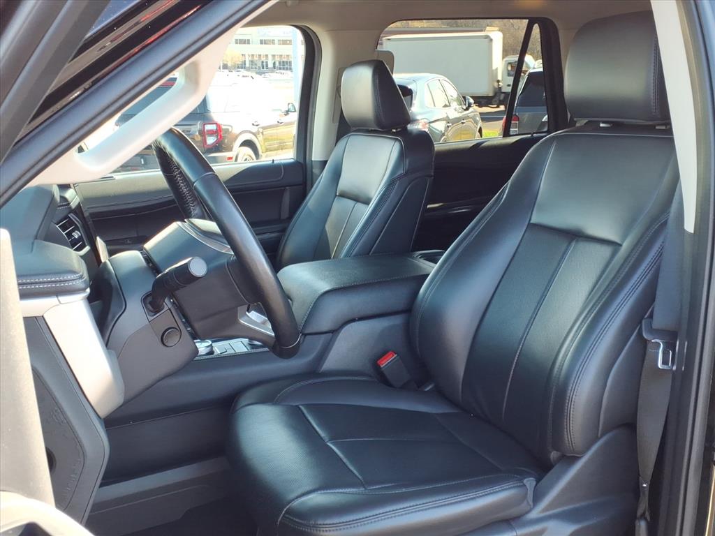 2024 Ford Expedition XLT photo 2
