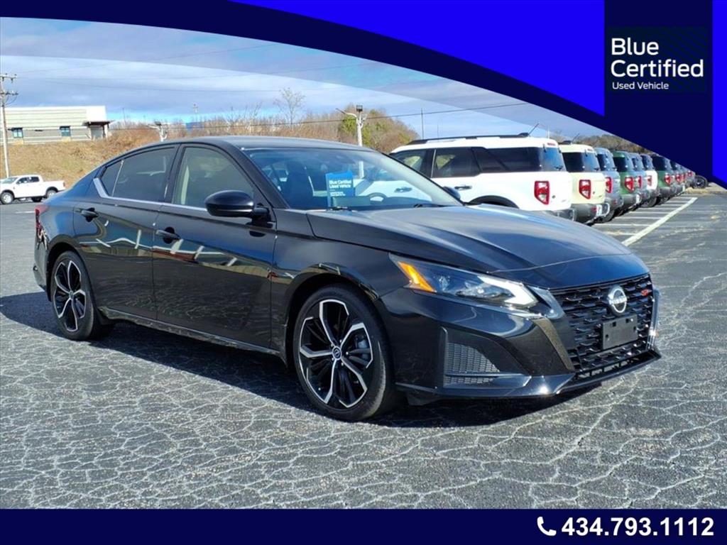 2023 Nissan Altima SR's photo