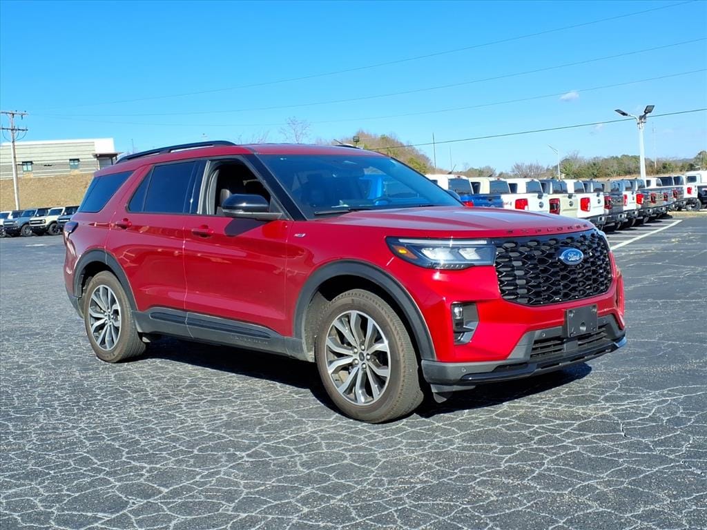 2025 Ford Explorer ST-LINE's photo