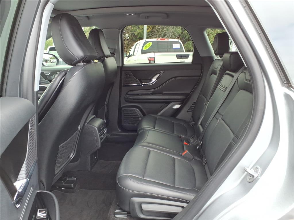 2022 Lincoln Corsair Standard photo 4