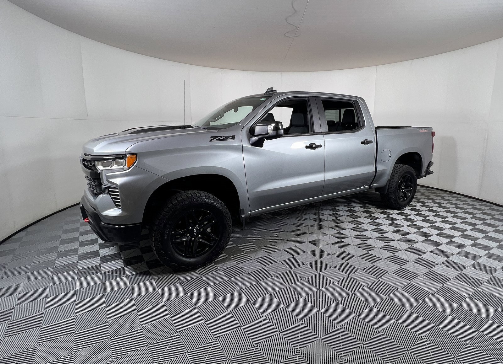 2023 Chevrolet Silverado 1500 LT Trail Boss photo 2