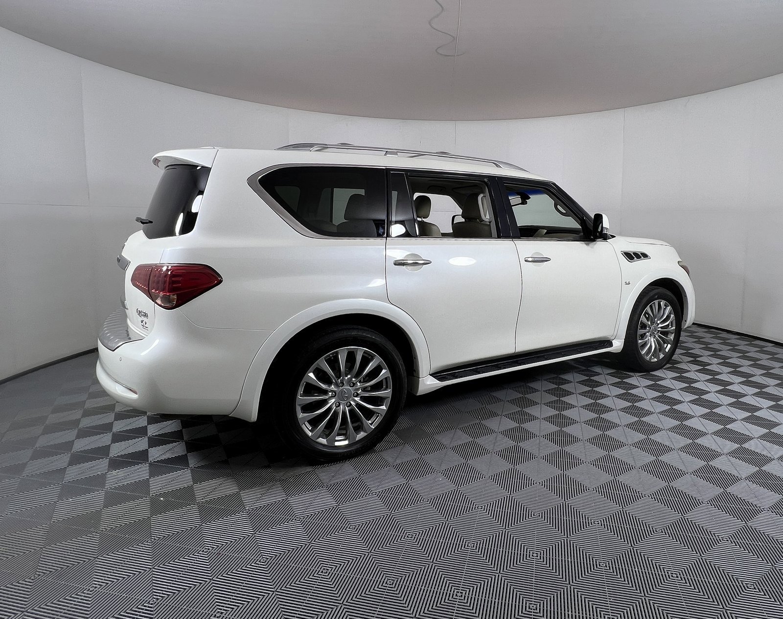 2016 Infiniti QX80 photo 3
