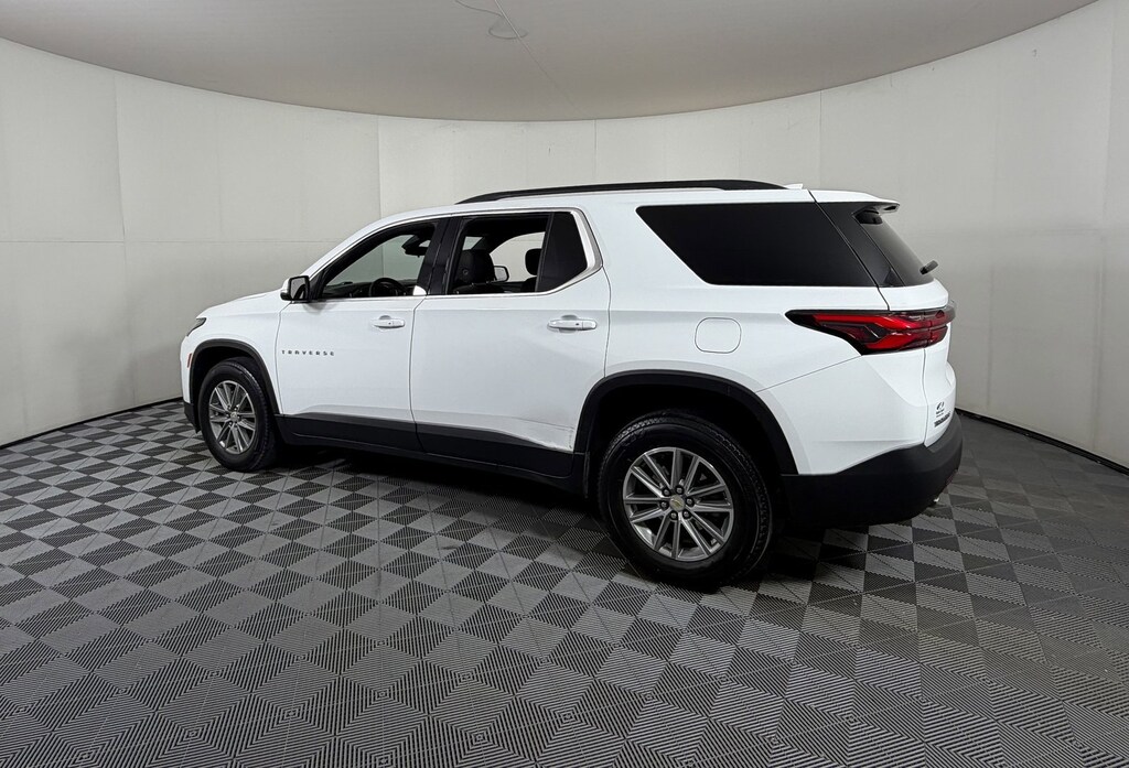 Used 2023 Chevrolet Traverse LT Cloth SUV
