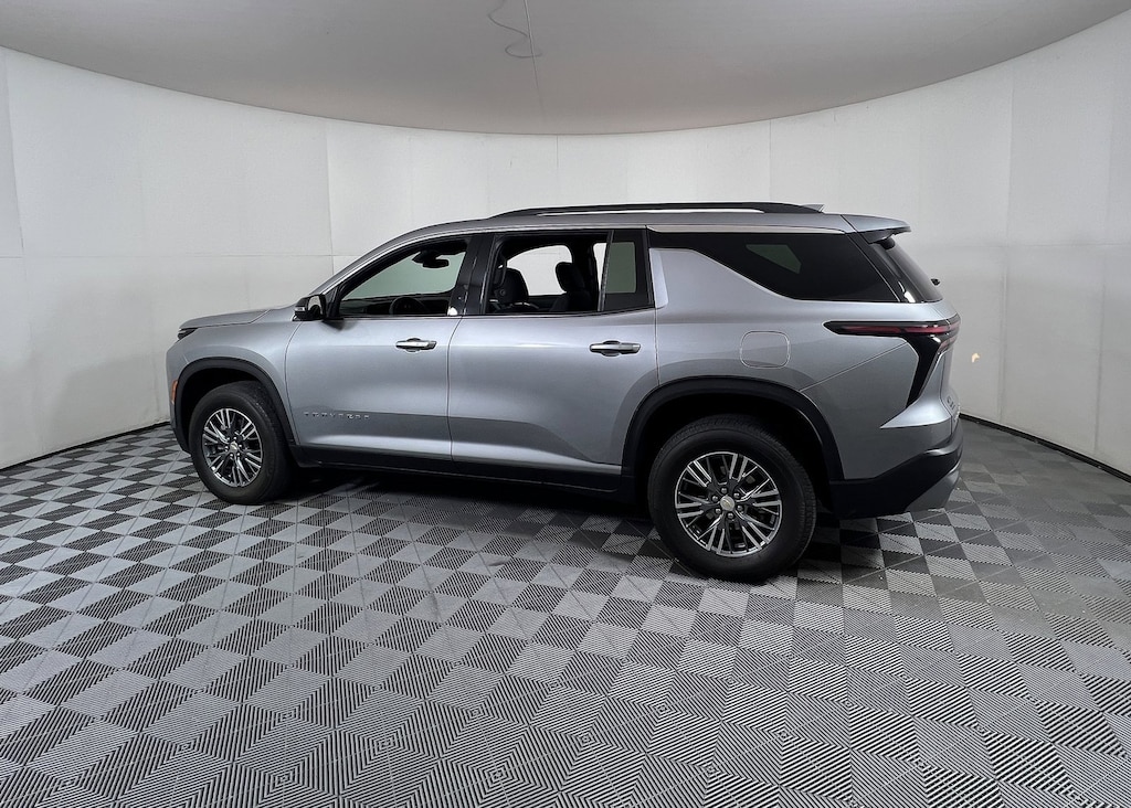 Used 2024 Chevrolet Traverse LT SUV