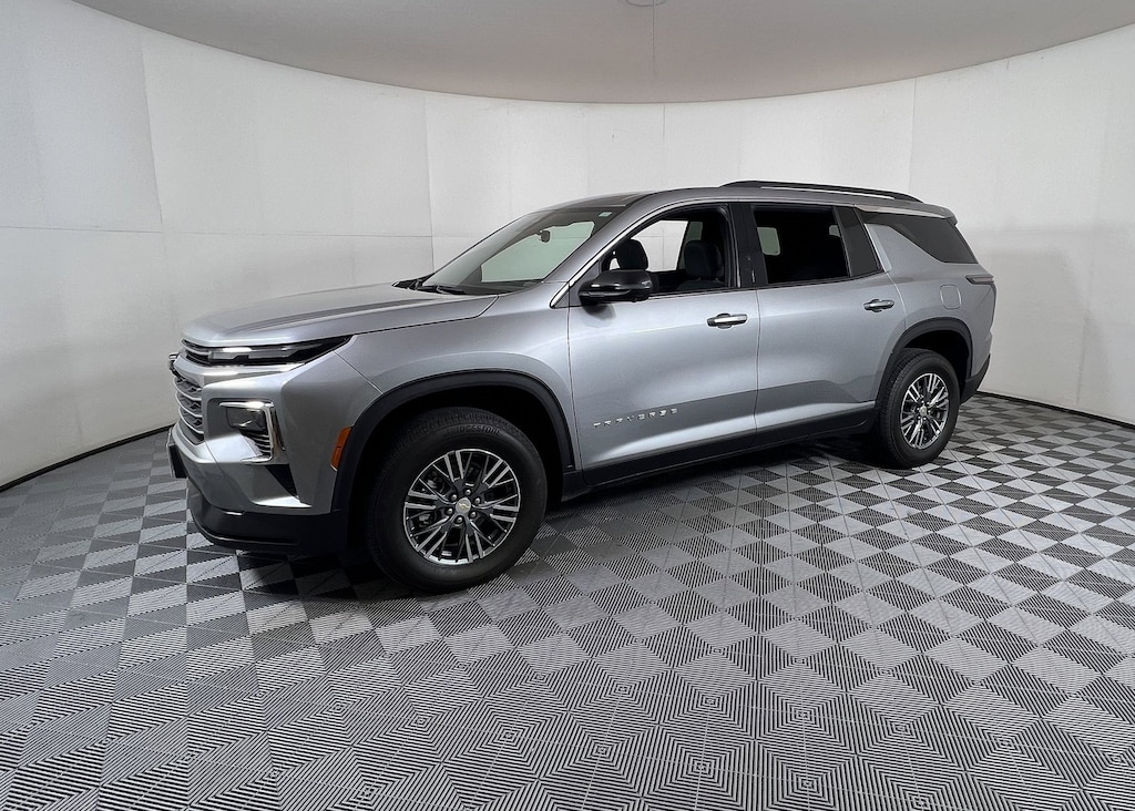 Used 2024 Chevrolet Traverse LT SUV