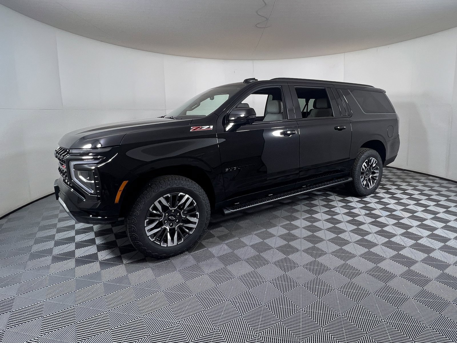 2026 Chevrolet Suburban Z71 photo 2