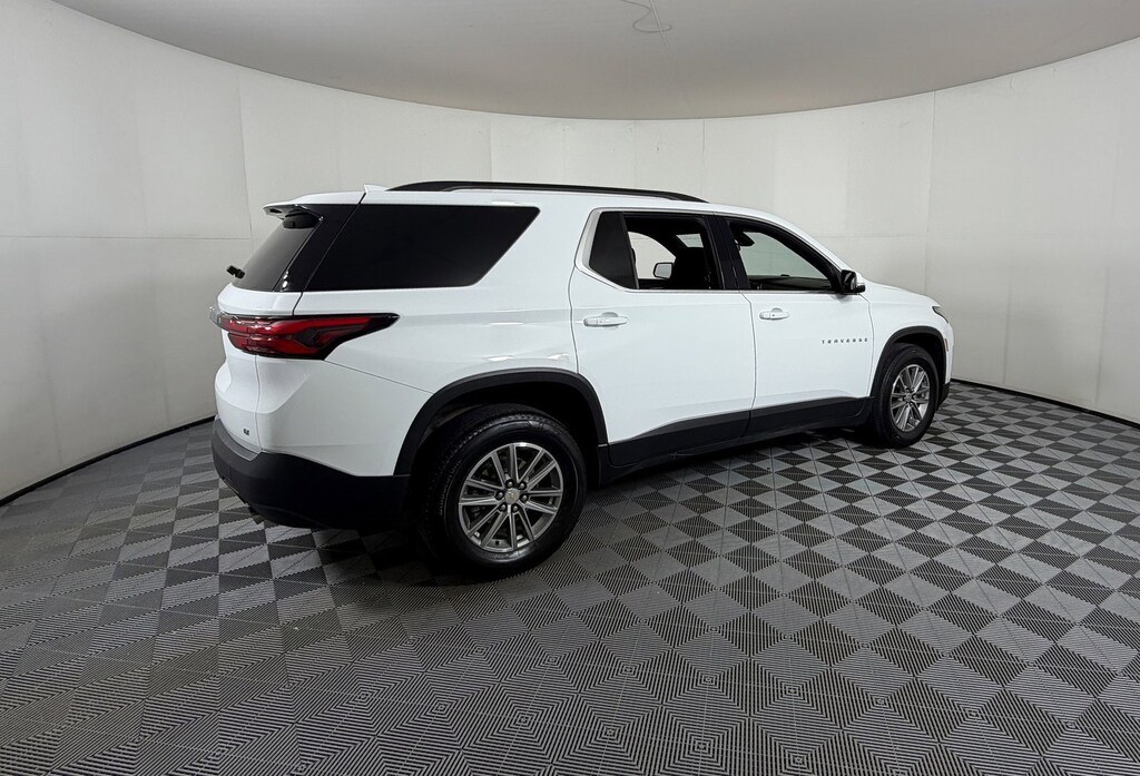 Used 2023 Chevrolet Traverse LT Cloth SUV