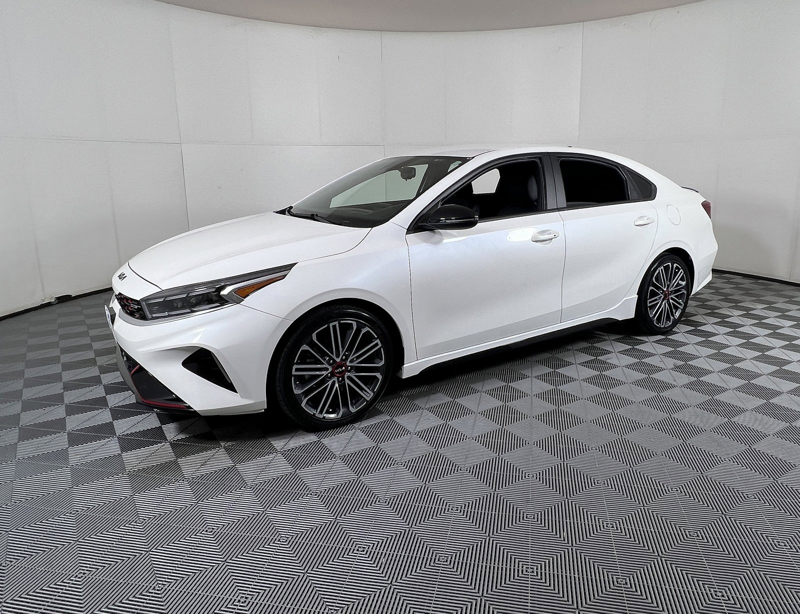 2023 Kia Forte GT photo 2