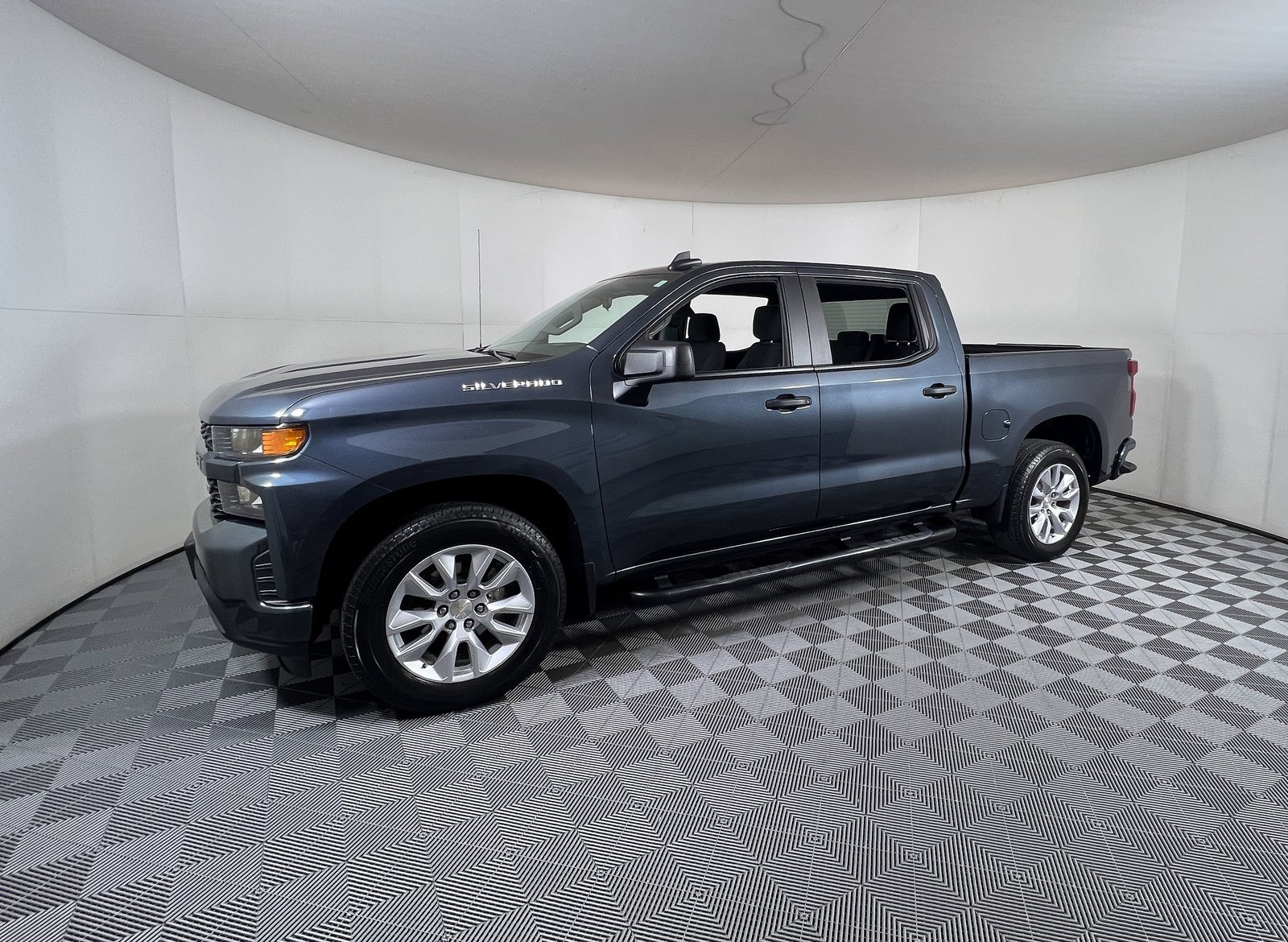 2021 Chevrolet Silverado 1500 Custom photo 2