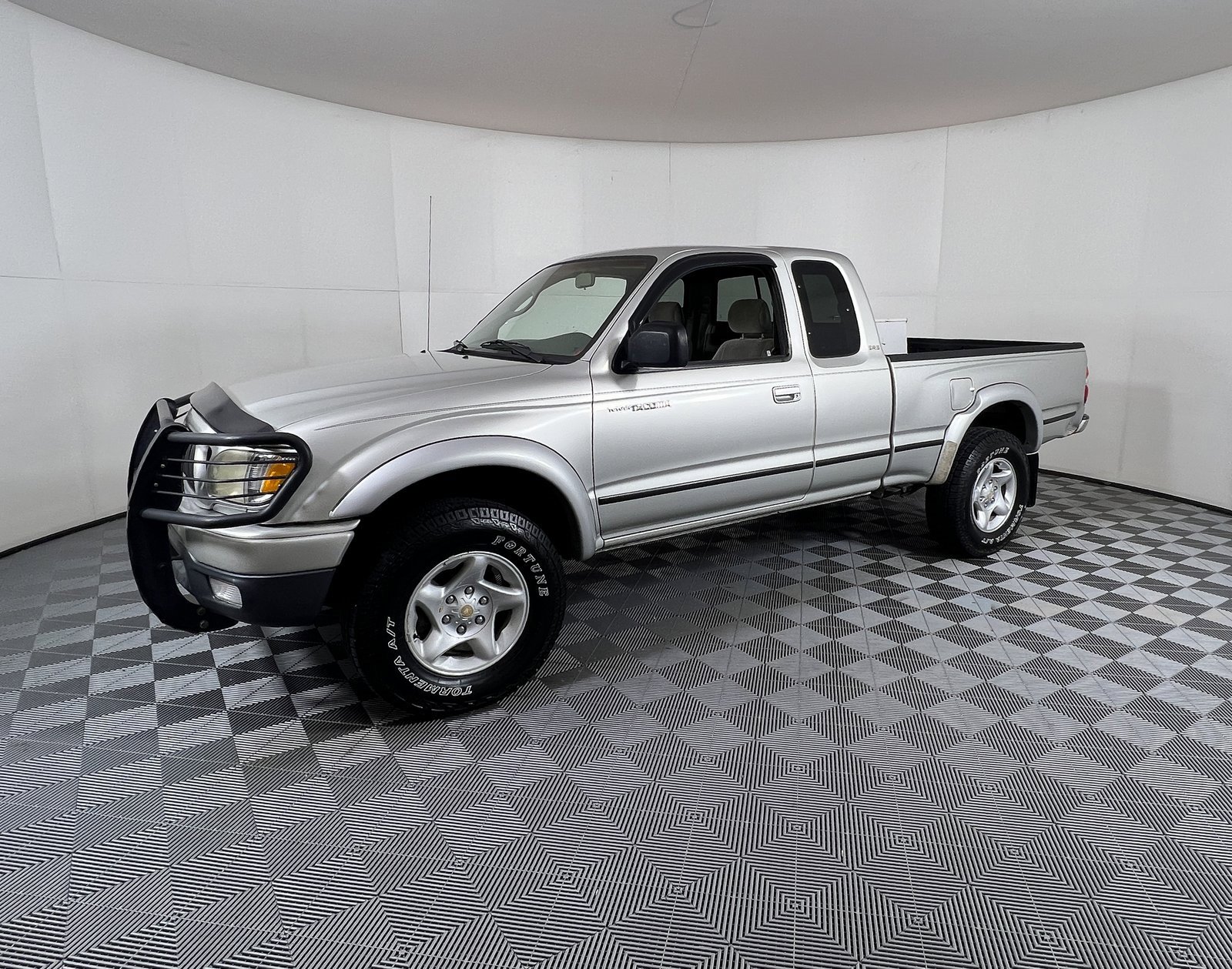 2004 Toyota Tacoma V6 4x4 photo 2