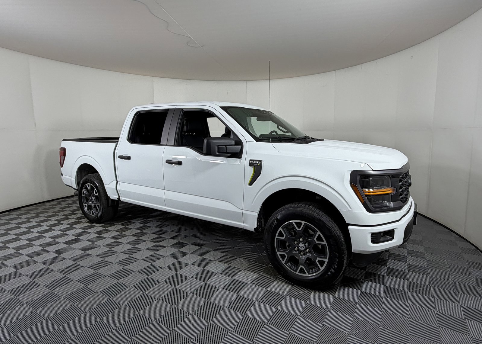 2025 Ford F-150 STX's photo