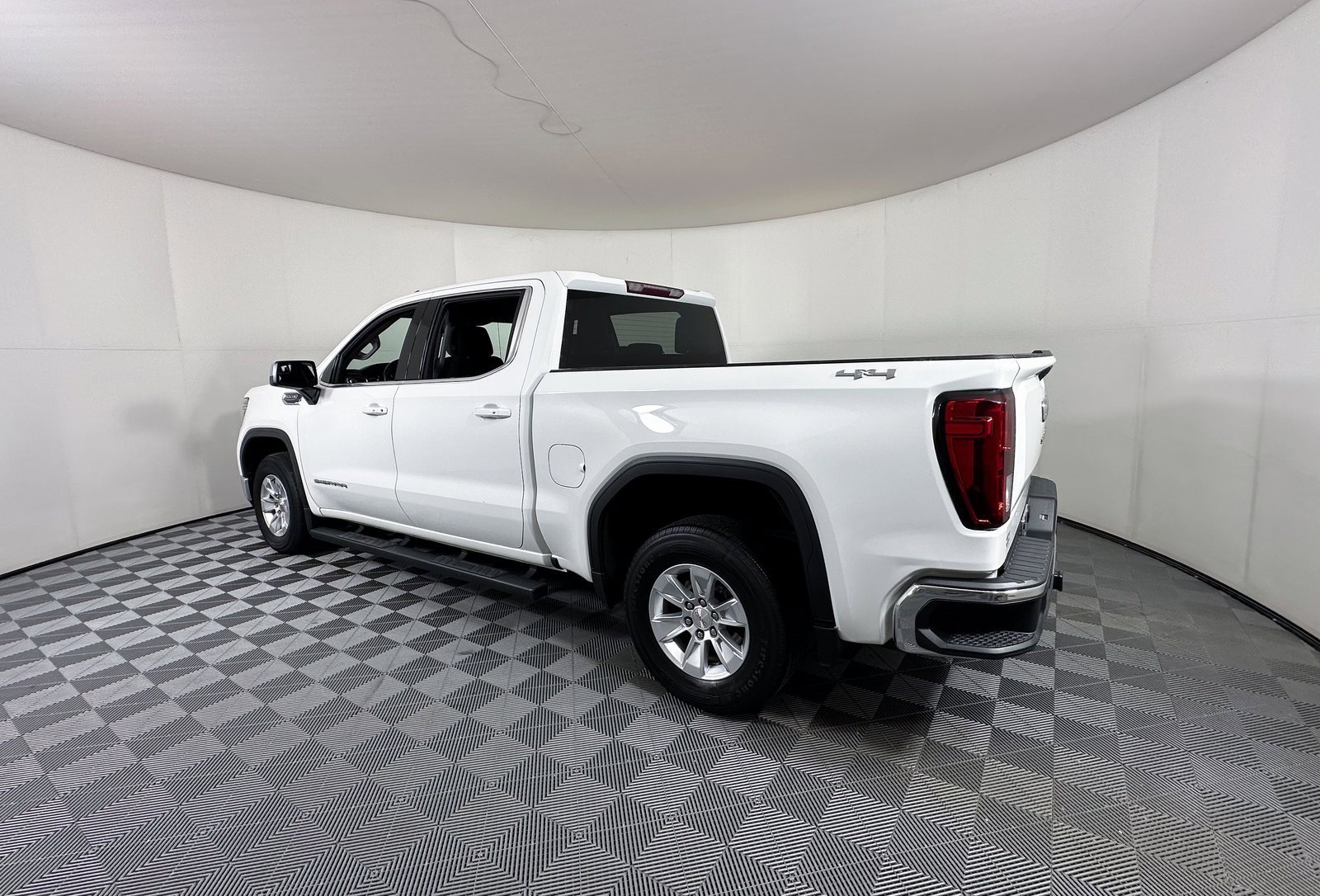 2019 Gmc Sierra 1500 SLE photo 3