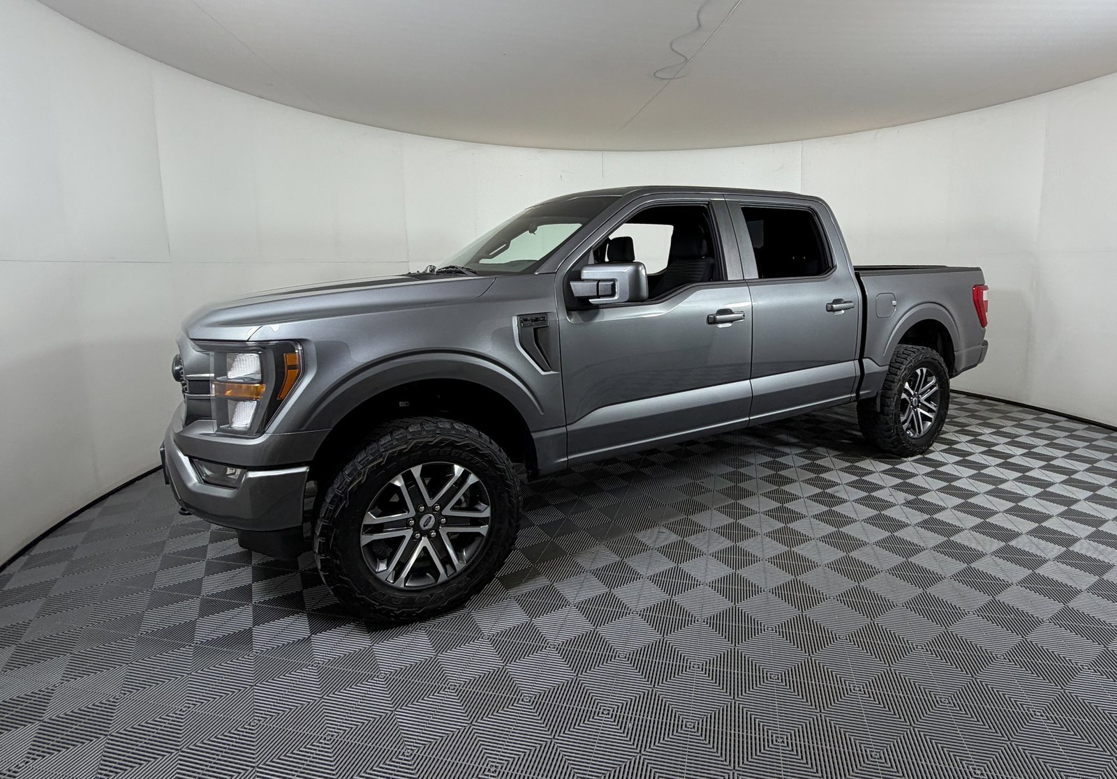 2023 Ford F-150 XL photo 2