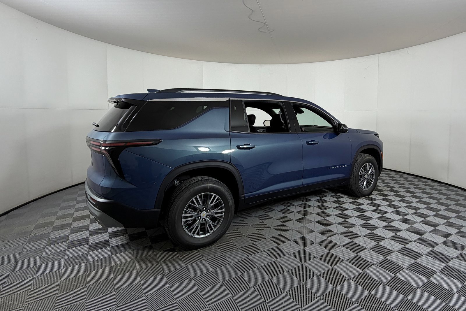 2026 Chevrolet Traverse photo 2