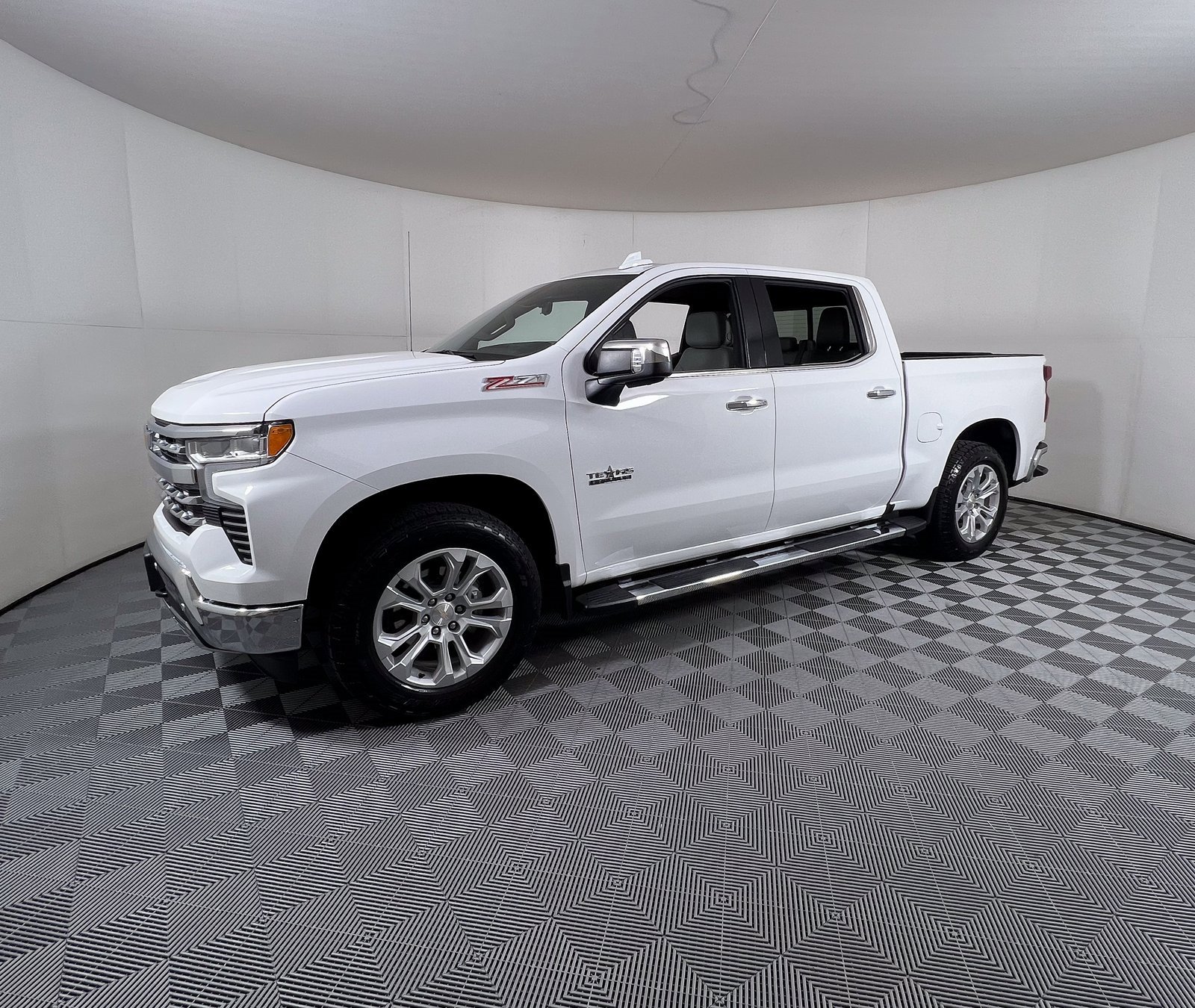 Certified 2024 Chevrolet Silverado 1500 LTZ with VIN 2GCUDGED6R1150190 for sale in Marlin, TX