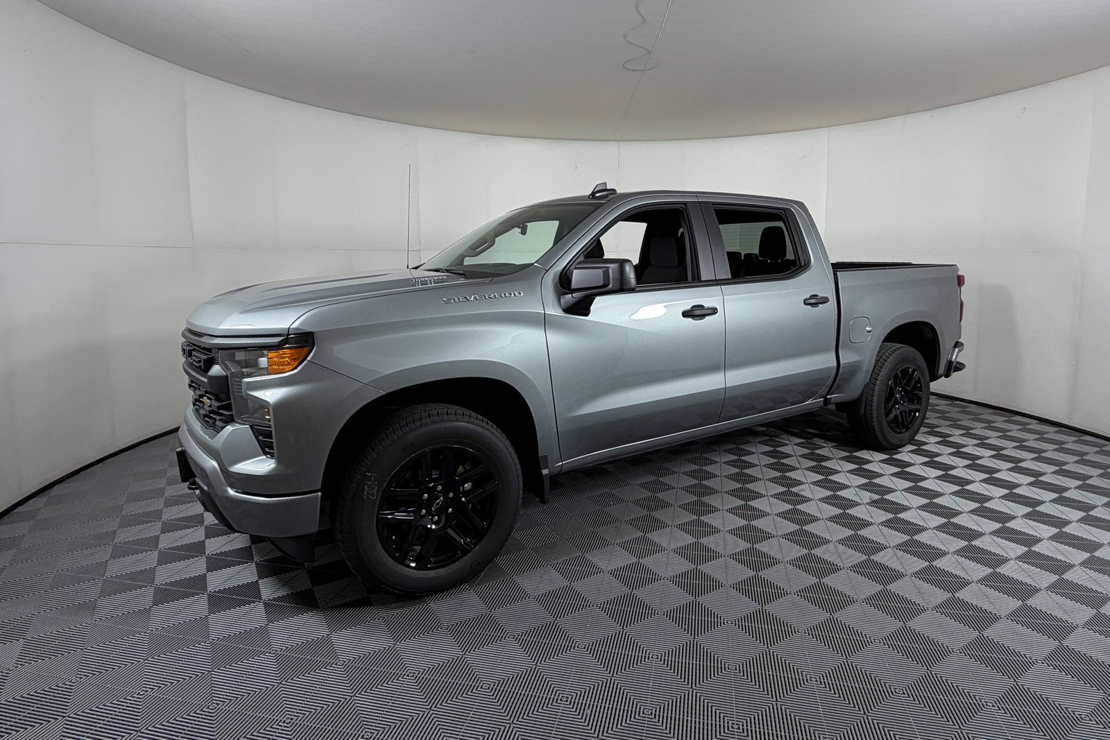 2026 Chevrolet Silverado Custom photo 2