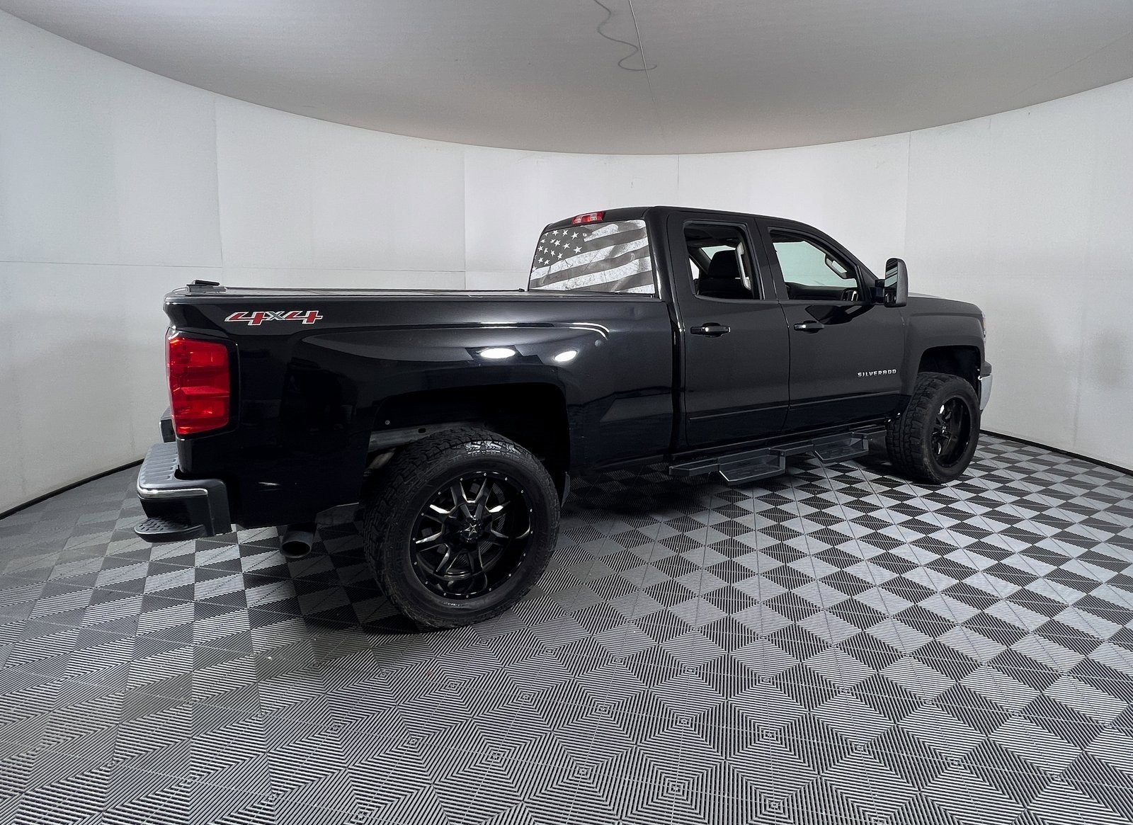 2015 Chevrolet Silverado 1500 LT photo 2