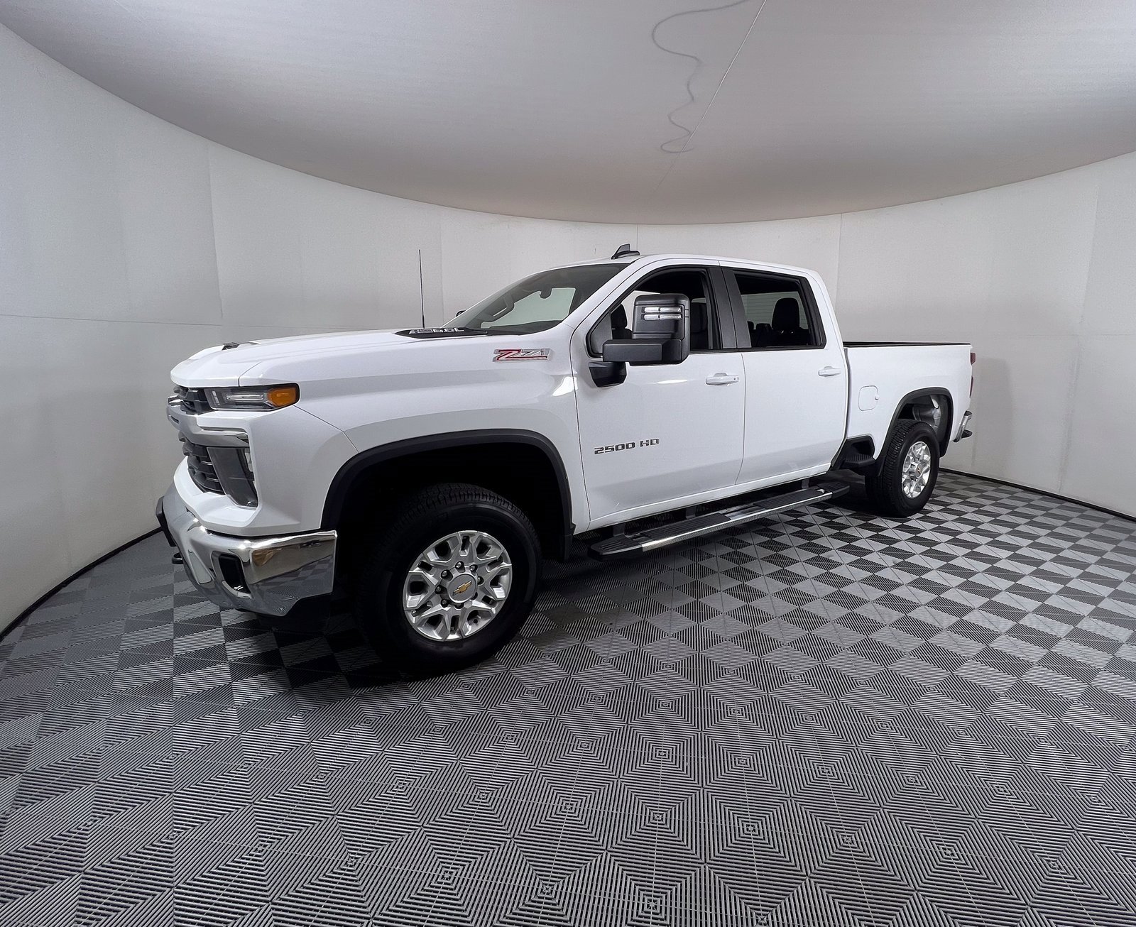 Used 2024 Chevrolet Silverado 2500HD LT with VIN 2GC4YNE75R1235895 for sale in Marlin, TX