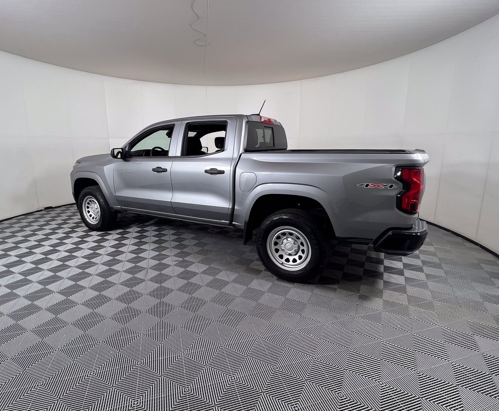 2025 Chevrolet Colorado LT photo 3