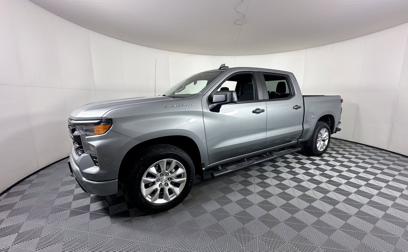 2023 Chevrolet Silverado 1500 Custom photo 2